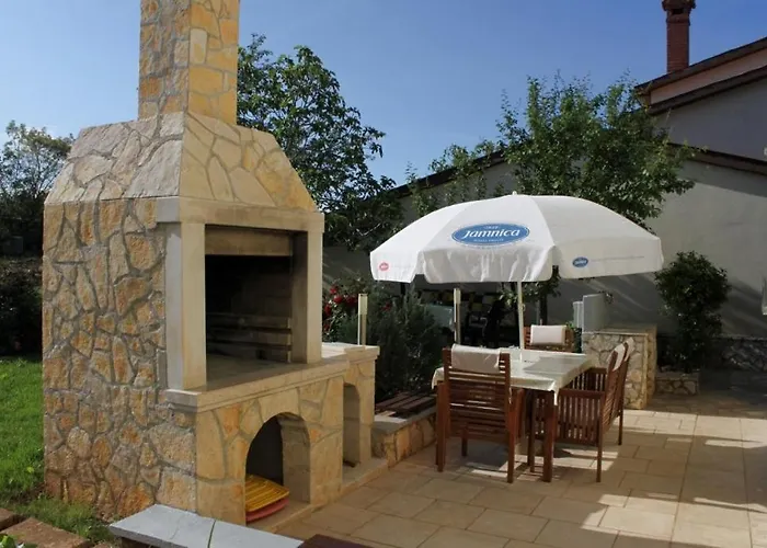 Apartment With A Parking Space Peroj, Fazana - 7516