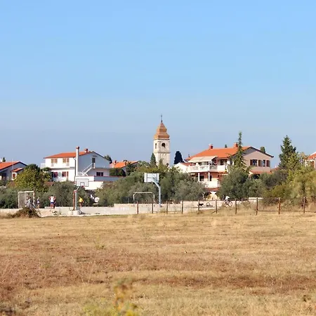 With A Parking Space Peroj, Fazana - 7516 דירה