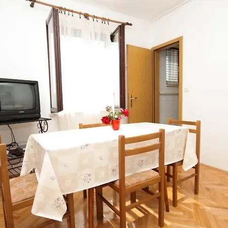 Apartamento With A Parking Space Peroj, Fazana - 7516